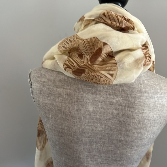 Italy Design 100 % polyester super lightweight and flows.  Has a skull design. - Picture 4 of 6